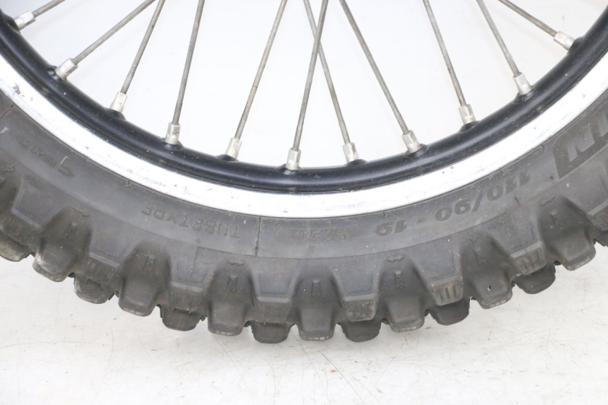 photo de CERCHIO POSTERIORE E PNEUMATICO KAWASAKI KXF KX-F 250 (2017 - 2019) - Zoom sullo stato d'uso