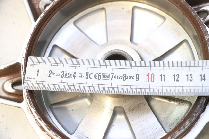 photo de CERCHIO POSTERIORE E PNEUMATICO PIAGGIO LIBERTY IGET S 125 (2016 - 2020) - Dettaglio del componente