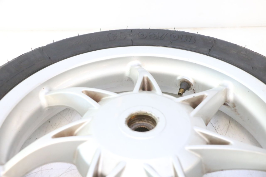 photo de CERCHIO POSTERIORE E PNEUMATICO PIAGGIO LIBERTY IGET S 125 (2016 - 2020) - Altra vista dell'articolo