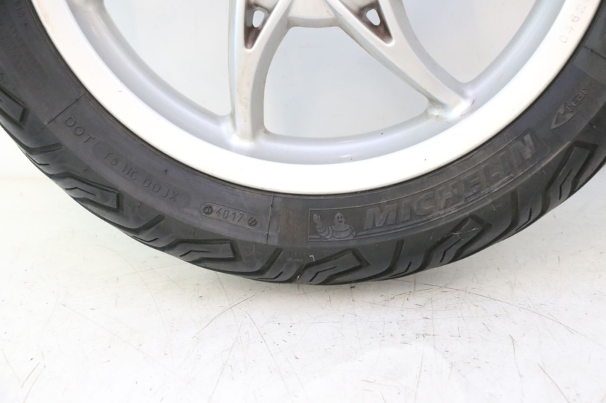 photo de CERCHIO POSTERIORE E PNEUMATICO PIAGGIO LIBERTY IGET S 125 (2016 - 2020) - Altra angolazione