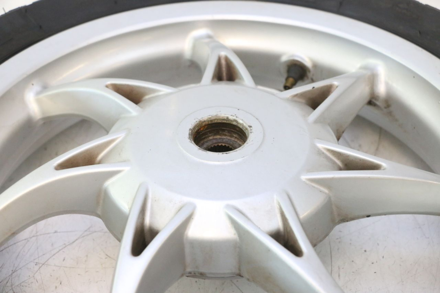 photo de CERCHIO POSTERIORE E PNEUMATICO PIAGGIO LIBERTY IGET S 125 (2016 - 2020) - Ricambio usato controllato