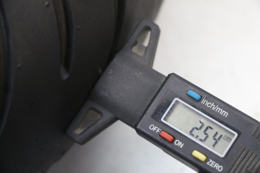 photo de CERCHIO POSTERIORE E PNEUMATICO LONGJIA SHARPY 125 (2020 - 2024) - Primo piano ad alta risoluzione