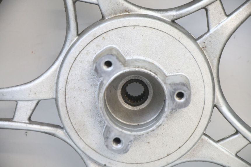 photo de CERCHIO POSTERIORE E PNEUMATICO LONGJIA SHARPY 125 (2020 - 2024) - Primo piano tecnico