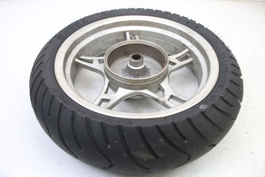 photo de CERCHIO POSTERIORE E PNEUMATICO LONGJIA SHARPY 125 (2020 - 2024) - Dettagli dei punti di fissaggio