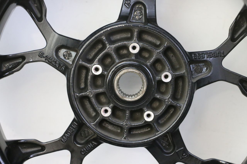 photo de CERCHIO POSTERIORE E PNEUMATICO PIAGGIO MP3 HPE 310 (2024 - 2025) - Altra vista dell'articolo