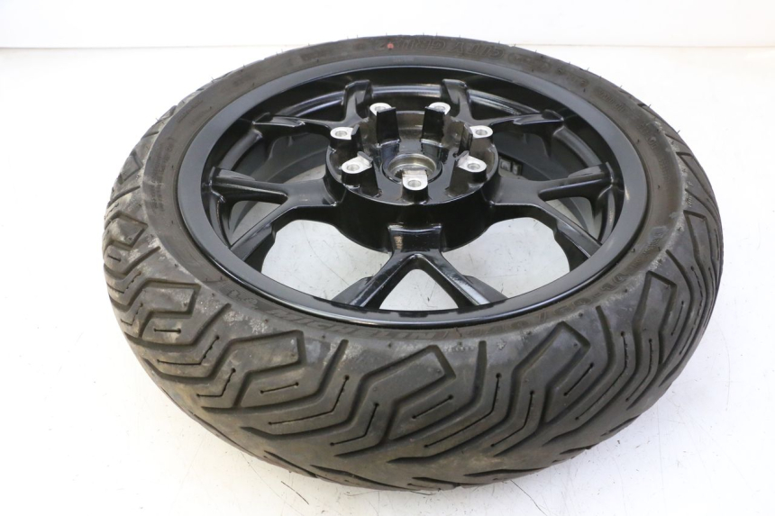 photo de CERCHIO POSTERIORE E PNEUMATICO PIAGGIO MP3 HPE 310 (2024 - 2025) - Dettagli dei punti di fissaggio