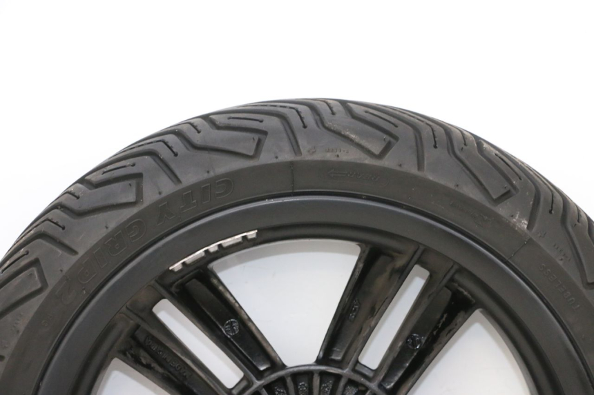 photo de CERCHIO POSTERIORE E PNEUMATICO PIAGGIO MP3 HPE 300 (2019 - 2026) - Marcature e riferimenti originali