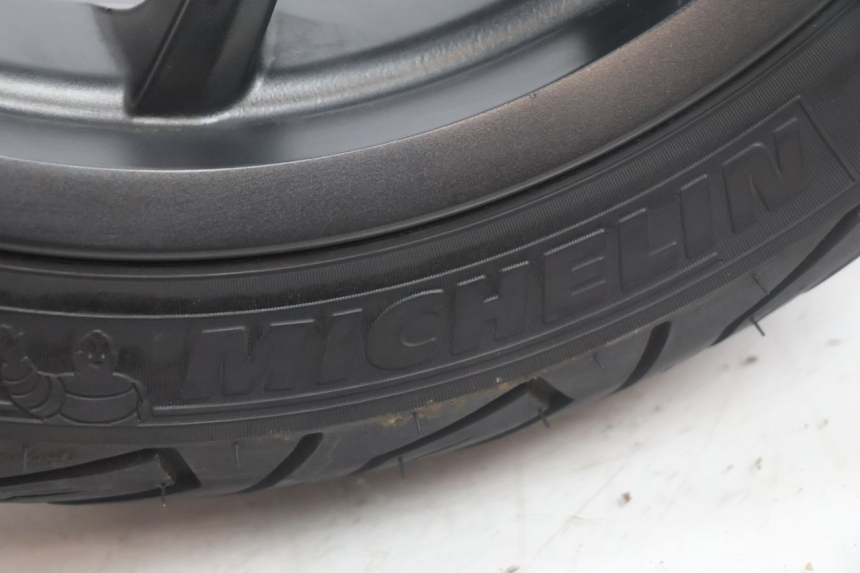 photo de CERCHIO POSTERIORE E PNEUMATICO PIAGGIO MP3 HPE 530 (2022 - 2026) - Angolazione alternativa
