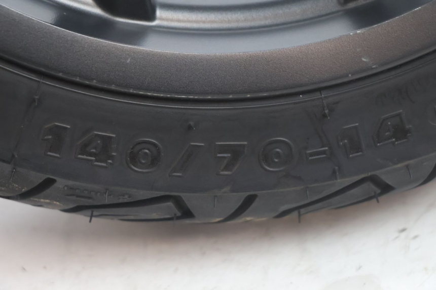 photo de CERCHIO POSTERIORE E PNEUMATICO PIAGGIO MP3 HPE 530 (2022 - 2026) - Panoramica del profilo