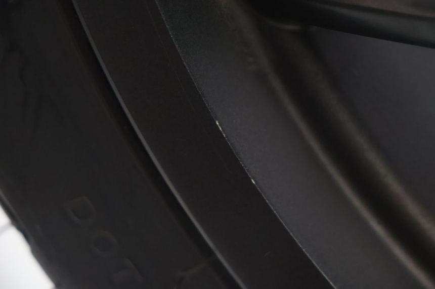 photo de CERCHIO POSTERIORE E PNEUMATICO PIAGGIO MP3 HPE 530 (2022 - 2026) - Altra angolazione