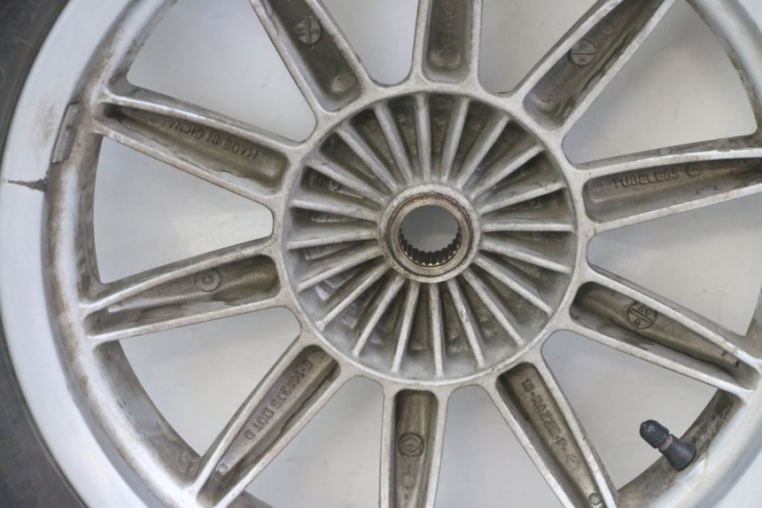 photo de CERCHIO POSTERIORE E PNEUMATICO PIAGGIO MP3 LT 300 (2010 - 2016) - Dettagli dei punti di fissaggio