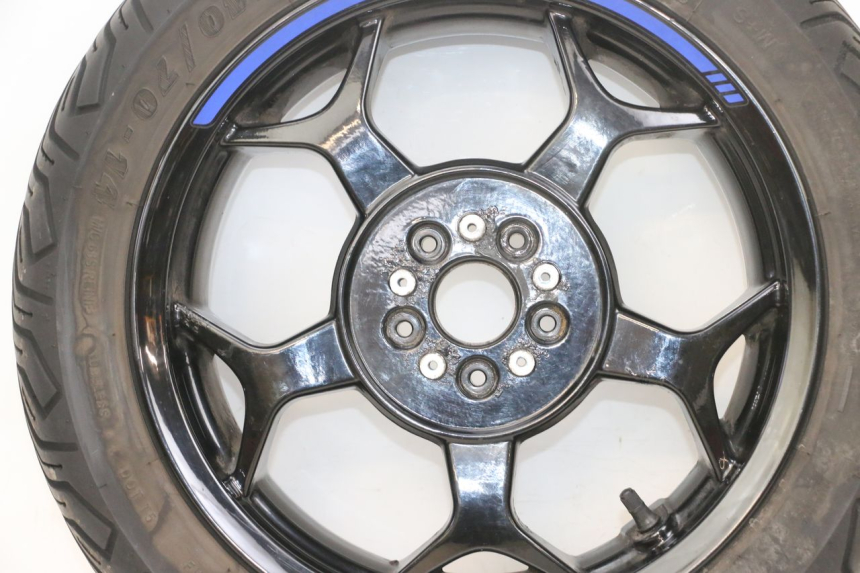 photo de CERCHIO POSTERIORE E PNEUMATICO PIAGGIO MP3 500 (2016 - 2018) - Primo piano ad alta risoluzione