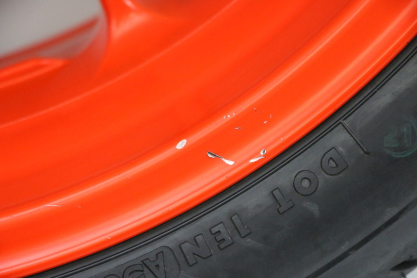 photo de CERCHIO POSTERIORE E PNEUMATICO YAMAHA MT-07 MT07 ABS 700 (2018 - 2020) - Primo piano ad alta risoluzione