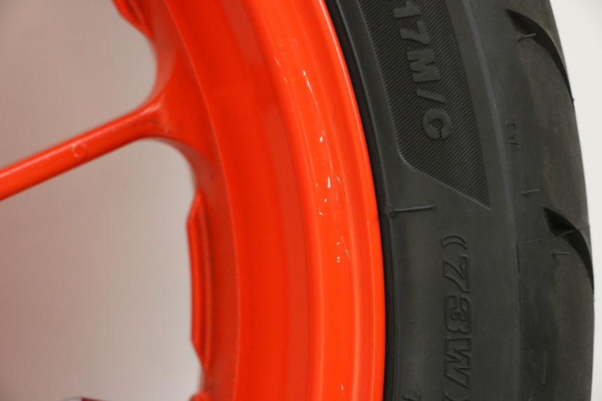 photo de CERCHIO POSTERIORE E PNEUMATICO YAMAHA MT-07 MT07 ABS 700 (2018 - 2020) - Focus sulla struttura