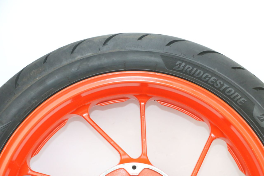 photo de CERCHIO POSTERIORE E PNEUMATICO YAMAHA MT-07 MT07 ABS 700 (2018 - 2020) - Panoramica del profilo