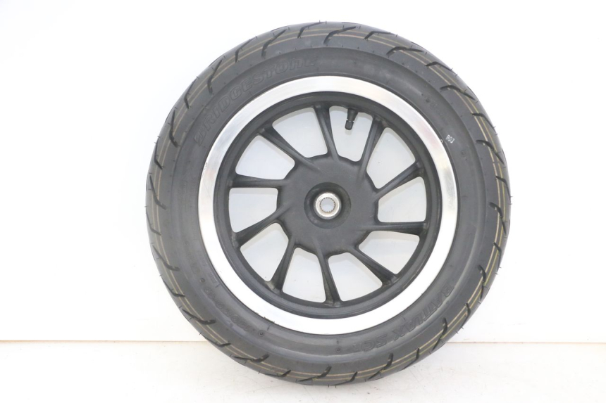 photo de CERCHIO POSTERIORE E PNEUMATICO KYMCO LIKE 4T 50 (2019 - 2025) - Vista principale