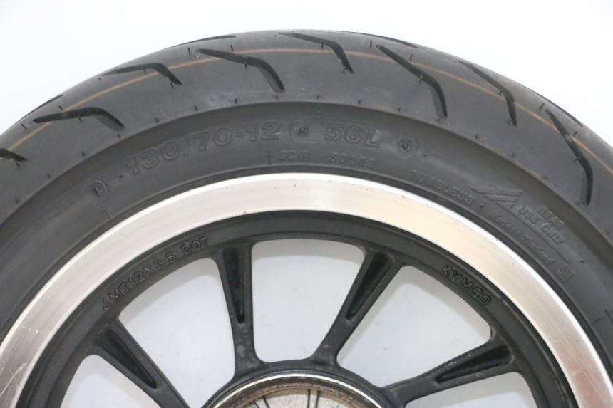 photo de CERCHIO POSTERIORE E PNEUMATICO KYMCO LIKE 4T 50 (2019 - 2025) - Caratteristiche distintive