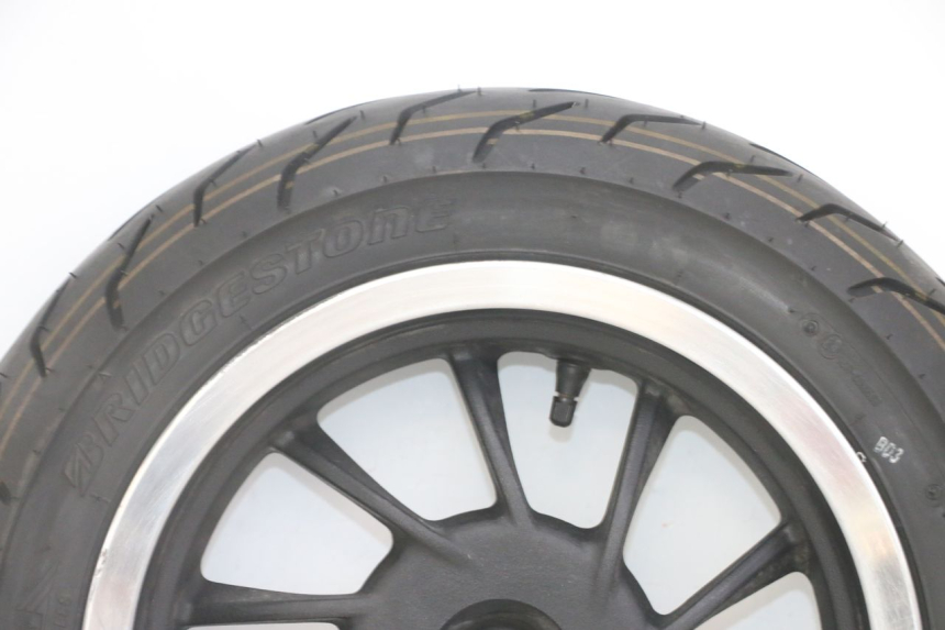 photo de CERCHIO POSTERIORE E PNEUMATICO KYMCO LIKE 4T 50 (2019 - 2025) - Ispezione visiva dettagliata