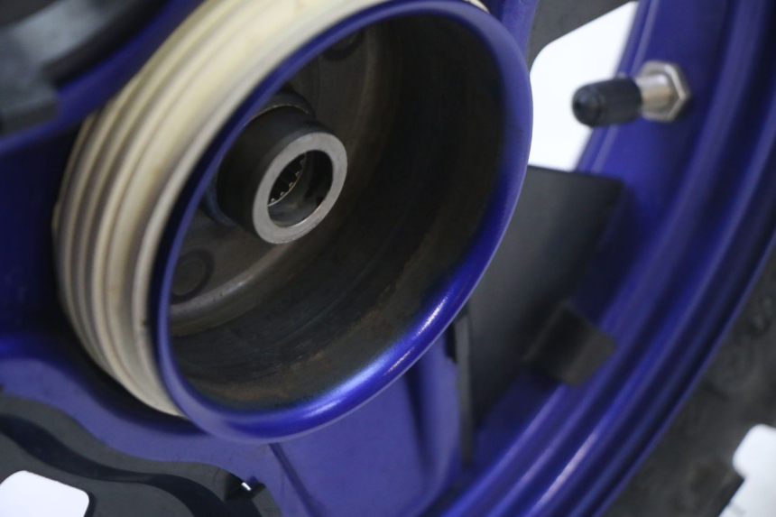 photo de CERCHIO POSTERIORE E PNEUMATICO YAMAHA PW 50 (1984 - 2025) - Caratteristiche distintive