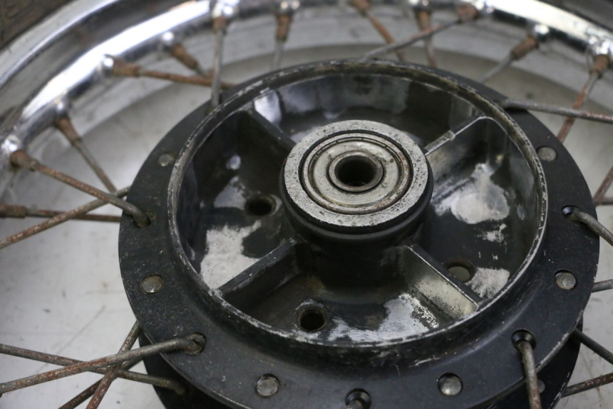 photo de CERCHIO POSTERIORE E PNEUMATICO YAMAHA PW 80 (1983 - 2014) - Dettaglio del componente