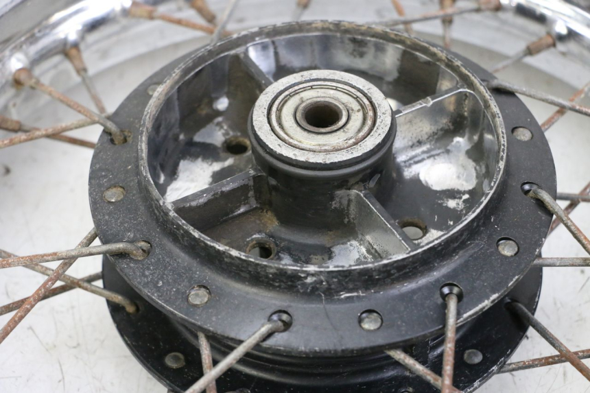 photo de CERCHIO POSTERIORE E PNEUMATICO YAMAHA PW 80 (1983 - 2014) - Zoom sui componenti