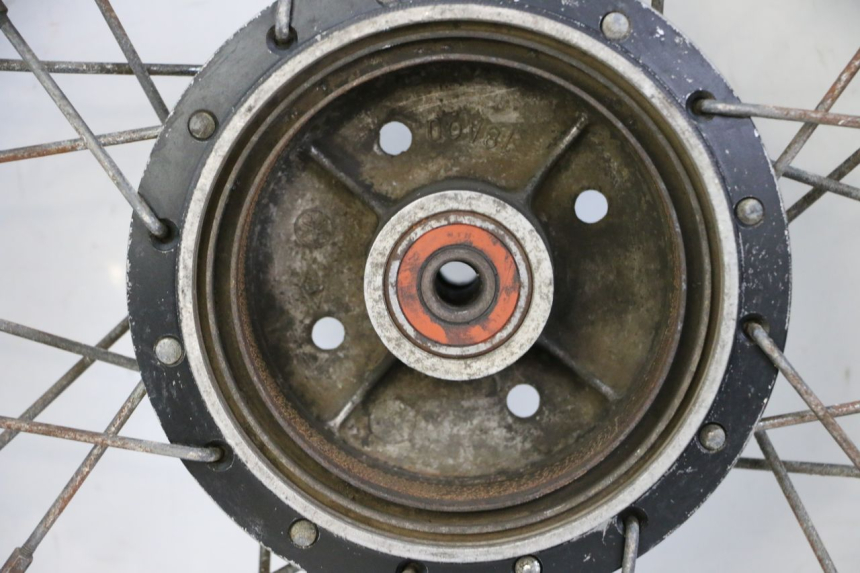 photo de CERCHIO POSTERIORE E PNEUMATICO YAMAHA PW 80 (1983 - 2014) - Primo piano ad alta risoluzione