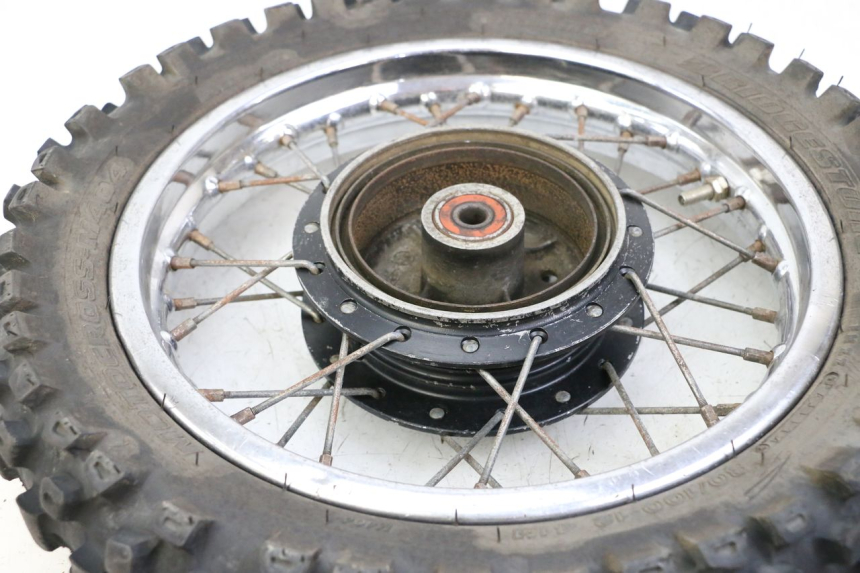 photo de CERCHIO POSTERIORE E PNEUMATICO YAMAHA PW 80 (1983 - 2014) - Primo piano tecnico