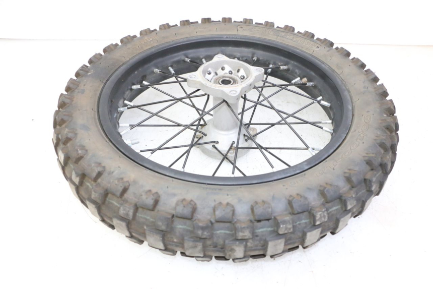 photo de CERCHIO POSTERIORE E PNEUMATICO APOLLO RFZ 125 - Dettagli dei punti di fissaggio