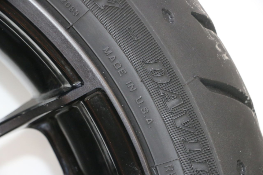 photo de CERCHIO POSTERIORE E PNEUMATICO HARLEY DAVIDSON ROAD GLIDE FLTRXSE 1920 (2018 - 2022) - Dettaglio del componente
