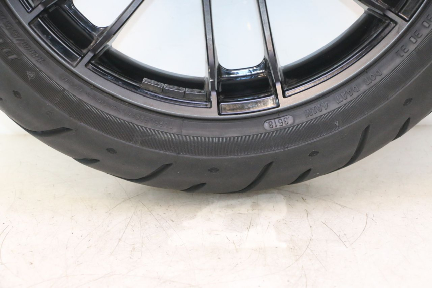 photo de CERCHIO POSTERIORE E PNEUMATICO HARLEY DAVIDSON ROAD GLIDE FLTRXSE 1920 (2018 - 2022) - Altra angolazione