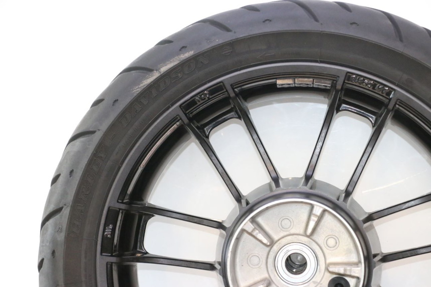 photo de CERCHIO POSTERIORE E PNEUMATICO HARLEY DAVIDSON ROAD GLIDE FLTRXSE 1920 (2018 - 2022) - Stato della superficie e materiale