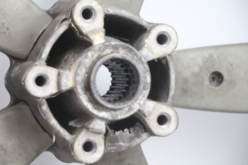 photo de CERCHIO POSTERIORE E PNEUMATICO APRILIA SCARABEO GT 125 (1999 - 2007) - Caratteristiche distintive