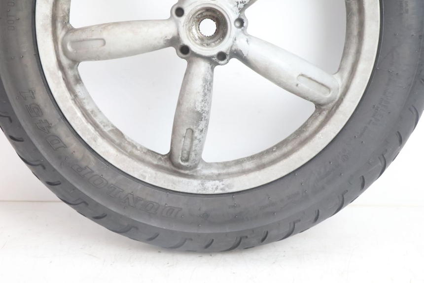 photo de CERCHIO POSTERIORE E PNEUMATICO APRILIA SCARABEO GT 125 (1999 - 2007) - Zoom sullo stato d'uso