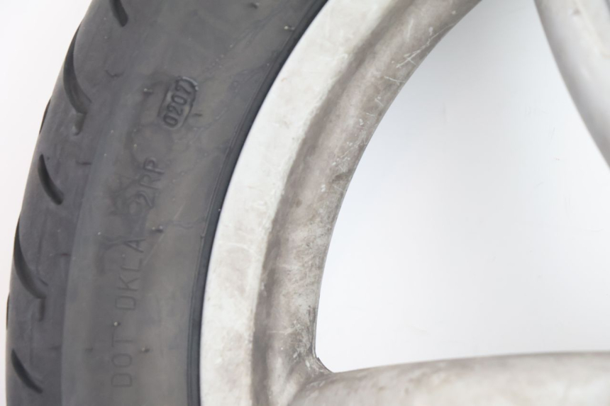 photo de CERCHIO POSTERIORE E PNEUMATICO APRILIA SCARABEO GT 125 (1999 - 2007) - Primo piano tecnico