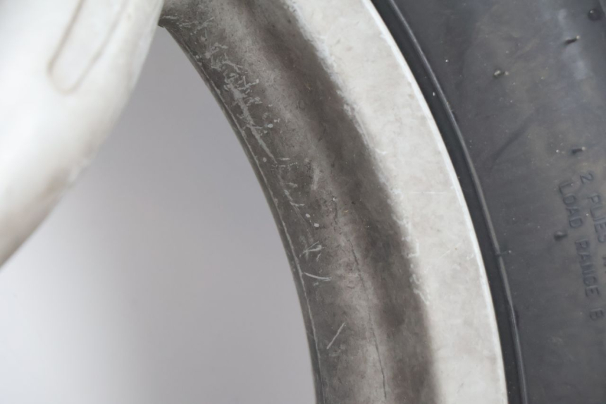 photo de CERCHIO POSTERIORE E PNEUMATICO APRILIA SCARABEO GT 125 (1999 - 2007) - Dettagli dei punti di fissaggio