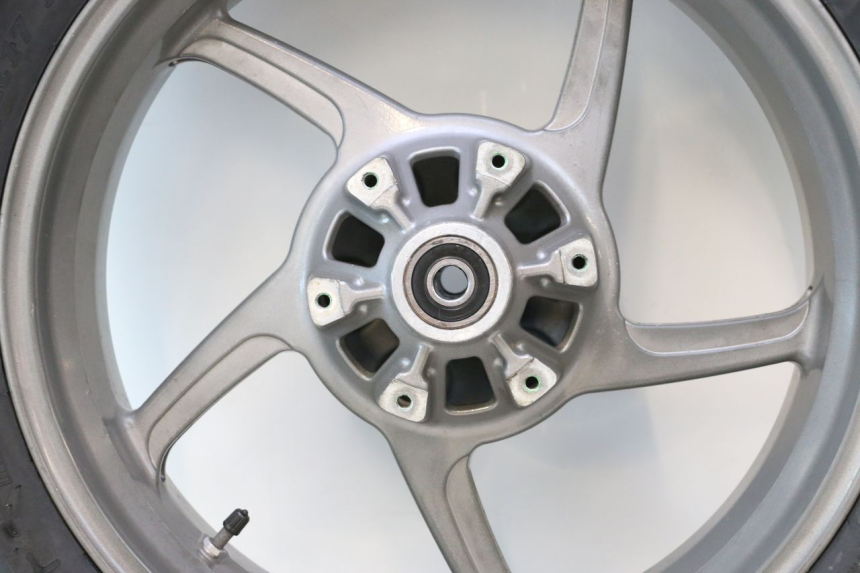 photo de CERCHIO POSTERIORE E PNEUMATICO DUCATI SS IE DS CARENEE 1000 (2002 - 2006) - Caratteristiche distintive