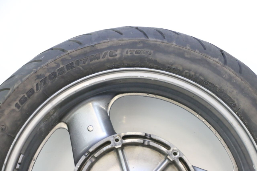 photo de CERCHIO POSTERIORE E PNEUMATICO HONDA ST PAN EUROPEAN 1100 (1990 - 2002) - Zoom sullo stato d'uso