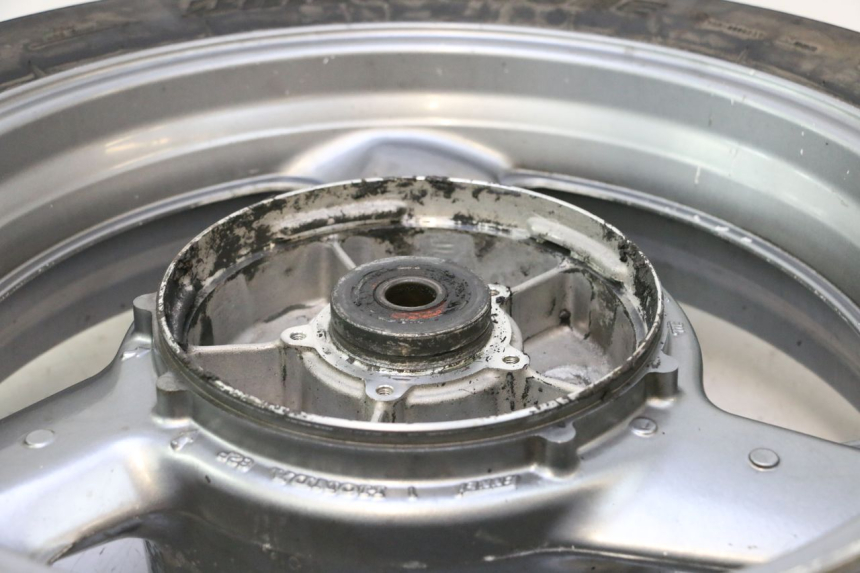 photo de CERCHIO POSTERIORE E PNEUMATICO HONDA ST PAN EUROPEAN 1100 (1990 - 2002) - Altra angolazione
