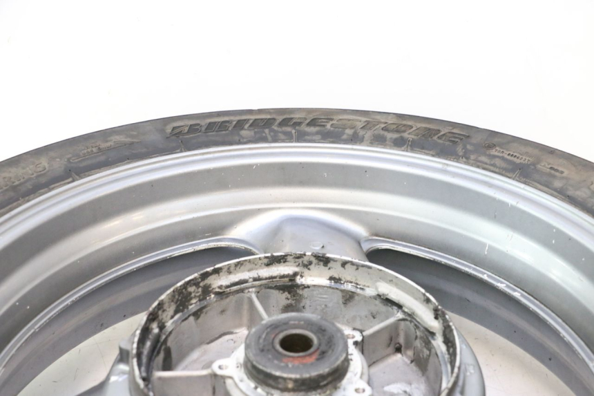 photo de CERCHIO POSTERIORE E PNEUMATICO HONDA ST PAN EUROPEAN 1100 (1990 - 2002) - Dettagli dei punti di fissaggio