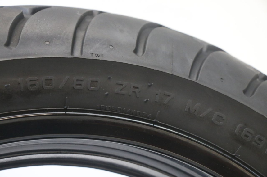 photo de CERCHIO POSTERIORE E PNEUMATICO SUZUKI GSX F GSXF 650 (2007 - 2015) - Zoom sui componenti