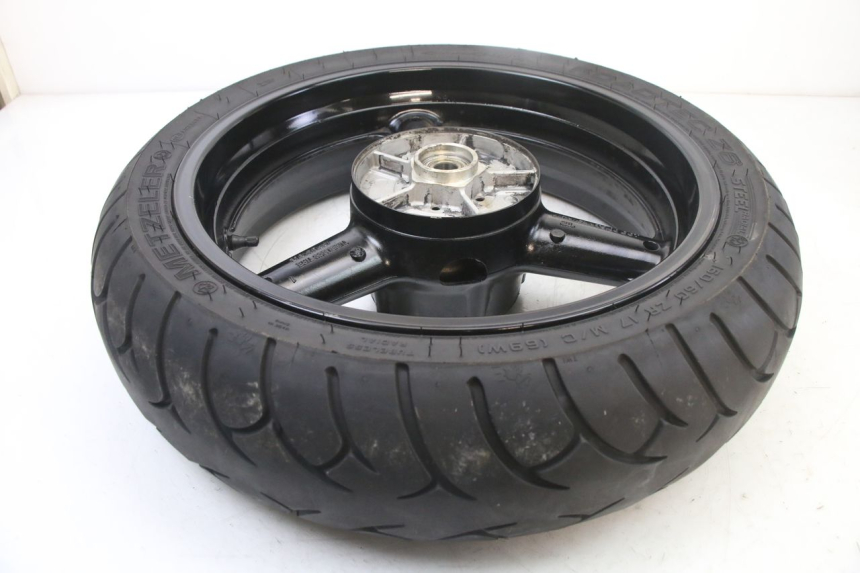 photo de CERCHIO POSTERIORE E PNEUMATICO SUZUKI GSX F GSXF 650 (2007 - 2015) - Dettagli dei punti di fissaggio