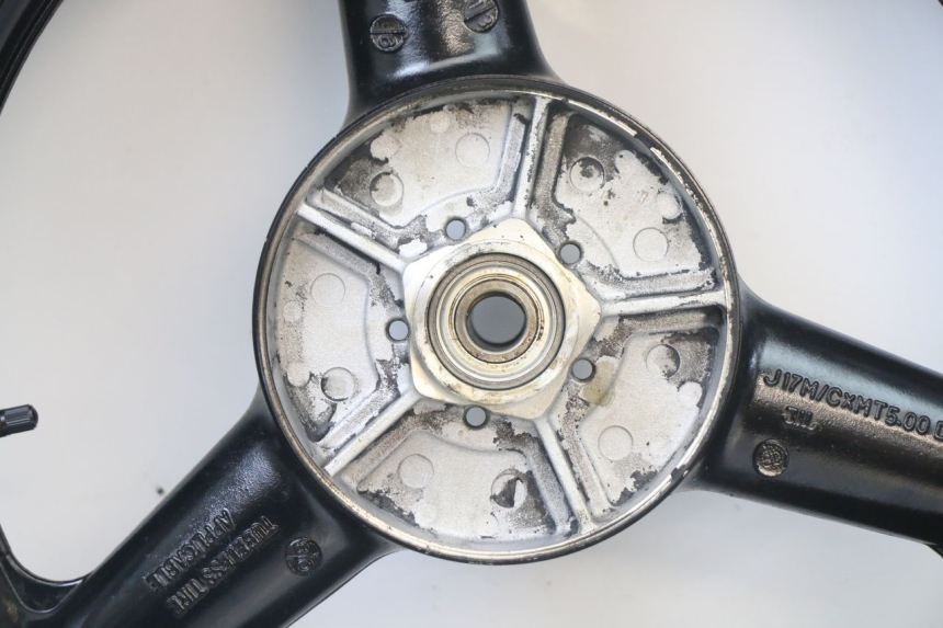 photo de CERCHIO POSTERIORE E PNEUMATICO SUZUKI GSX F GSXF 650 (2007 - 2015) - Marcature e riferimenti originali