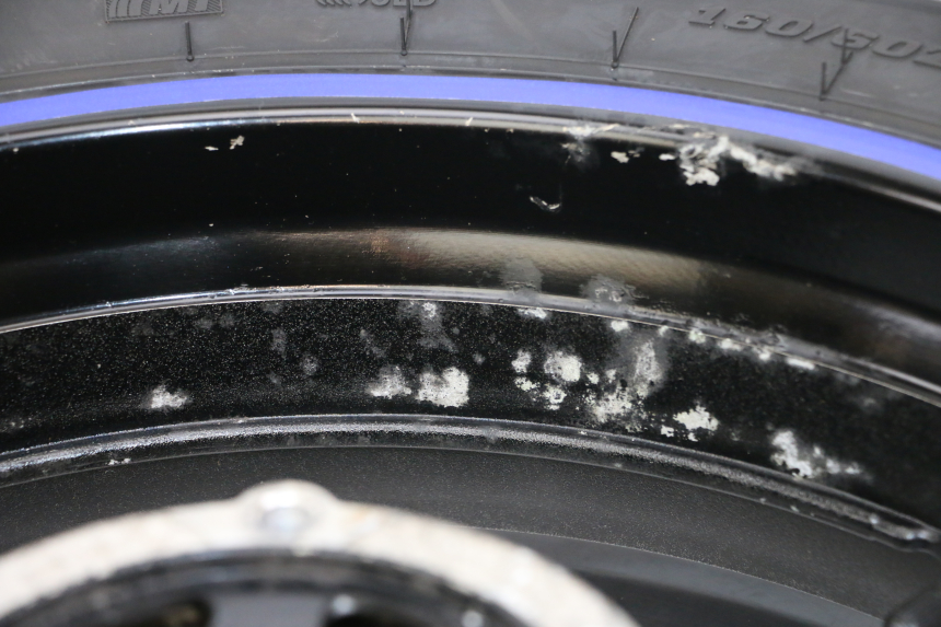 photo de CERCHIO POSTERIORE E PNEUMATICO SUZUKI GSX F GSXF 650 (2007 - 2015) - Zoom sui componenti