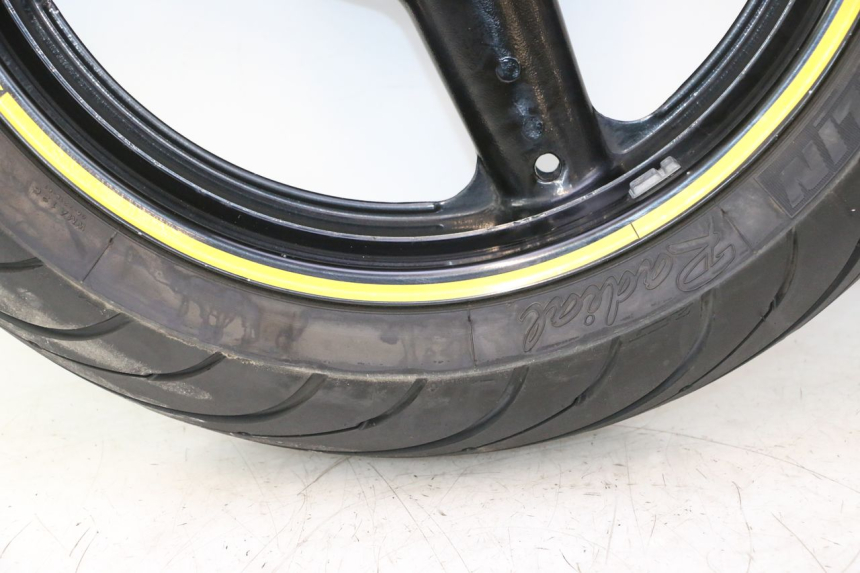 photo de CERCHIO POSTERIORE E PNEUMATICO SUZUKI SV S 650 (2003 - 2009) - Caratteristiche distintive
