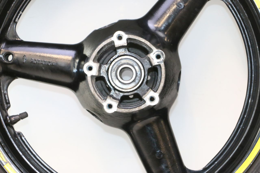 photo de CERCHIO POSTERIORE E PNEUMATICO SUZUKI SV S 650 (2003 - 2009) - Zoom sui componenti