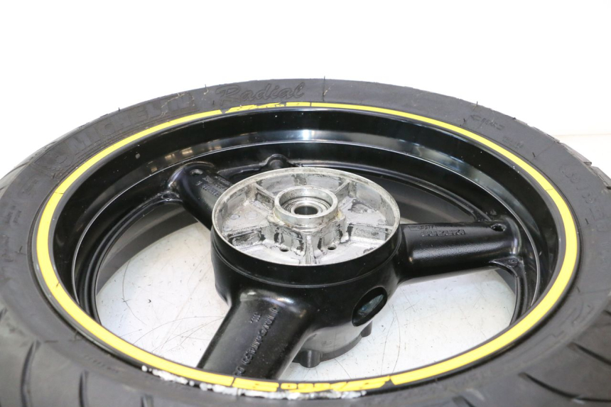 photo de CERCHIO POSTERIORE E PNEUMATICO SUZUKI SV S 650 (2003 - 2009) - Zoom sullo stato d'uso
