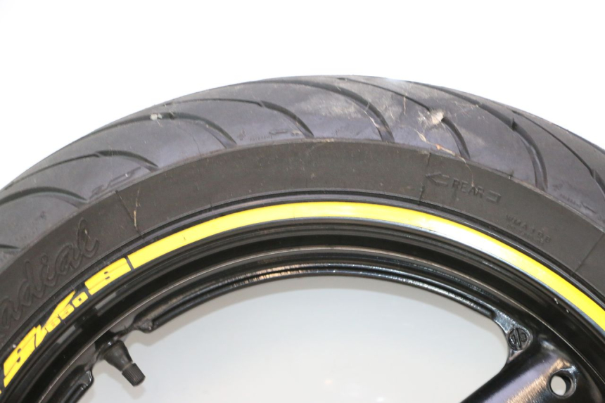 photo de CERCHIO POSTERIORE E PNEUMATICO SUZUKI SV S 650 (2003 - 2009) - Ricambio usato controllato