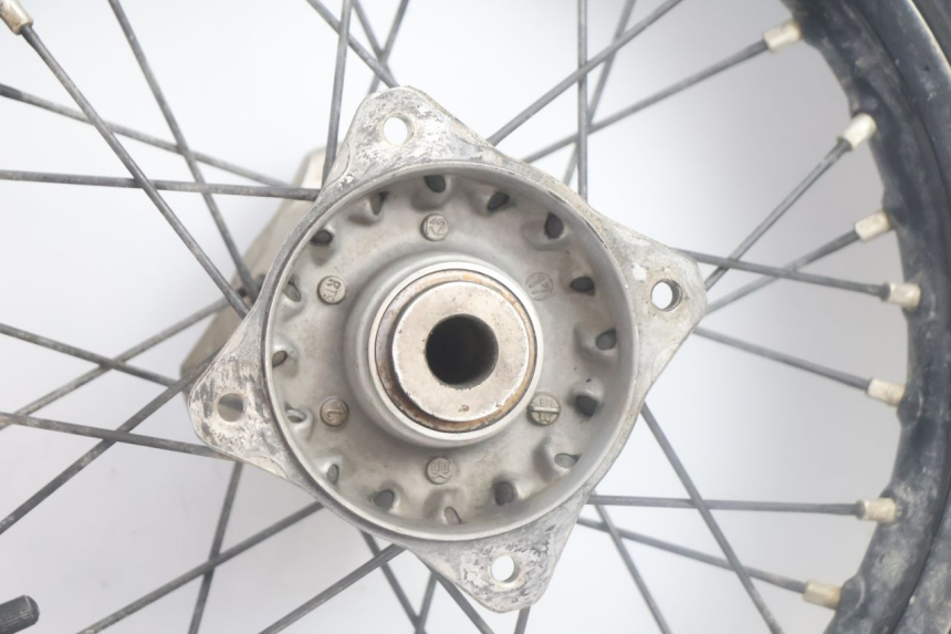photo de CERCHIO POSTERIORE E PNEUMATICO KTM SX 85 (2018 - 2024) - Altra angolazione
