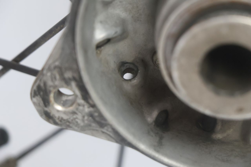 photo de CERCHIO POSTERIORE E PNEUMATICO KTM SX 85 (2018 - 2024) - Primo piano tecnico