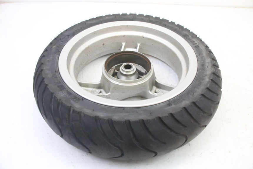 photo de CERCHIO POSTERIORE E PNEUMATICO PEUGEOT VIVACITY NEW 2T 50 (2008 - 2017) - Dettagli dei punti di fissaggio